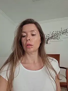 karina warthon online show from June 4, 5:30 pm