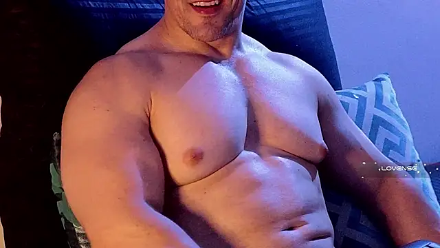 Snapshot of life_warrior chatting on January 27, 1:37 am life warrior online show from January 27, 1:37 am