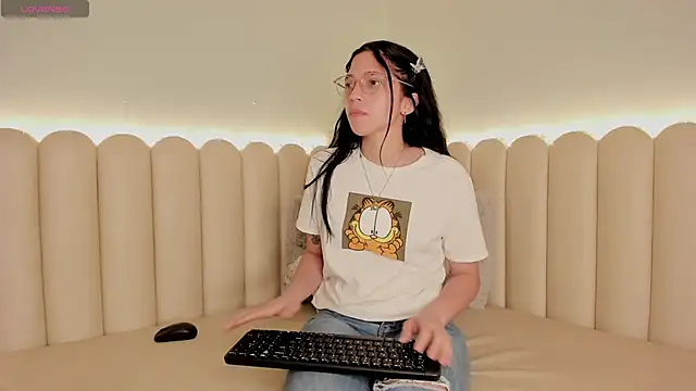 catalina rrosee online show from January 3, 10:29 pm