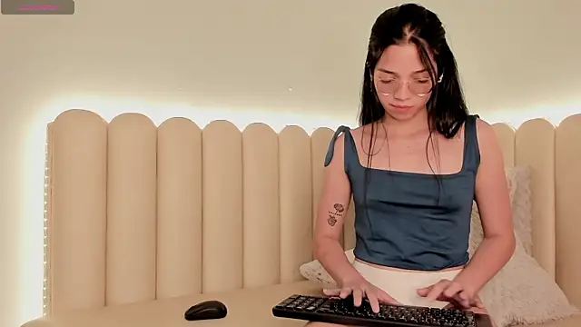 catalina rrosee online show from January 4, 10:13 pm