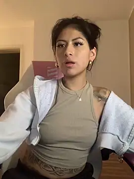 Snapshot of QueenFernanda chatting on January 19, 7:58 pm QueenFernanda online show from January 19, 7:58 pm