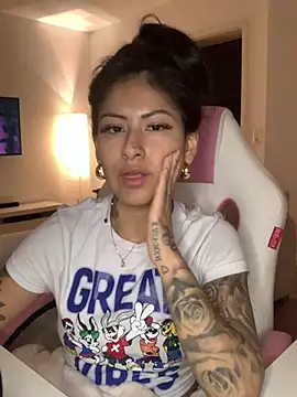 Snapshot of QueenFernanda chatting on March 2, 7:12 pm QueenFernanda online show from March 2, 7:12 pm