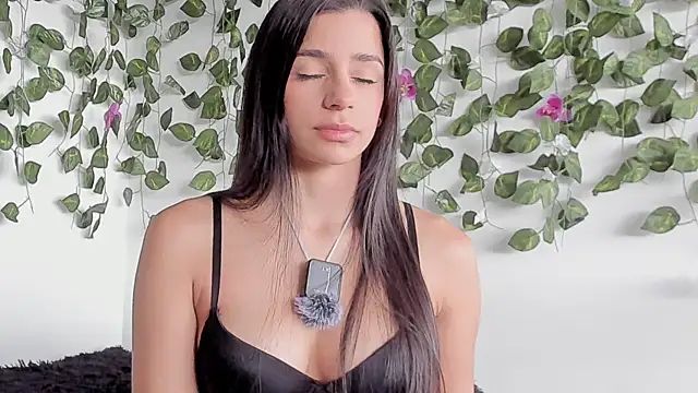 Laurensmith9 online show from February 22, 2:04 pm