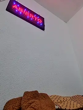 VDorseJHill6 online show from March 4, 5:35 am