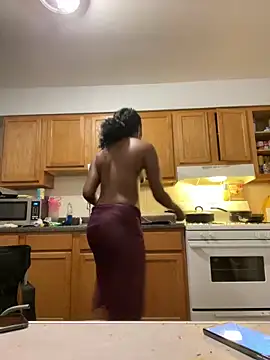 Snapshot of Yoshibaby2670 chatting on February 3, 1:41 am Yoshibaby2670 online show from February 3, 1:41 am