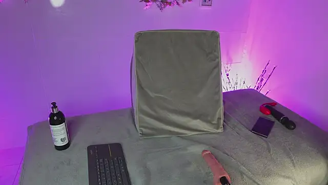 bri cullen online show from September 25, 3:10 am