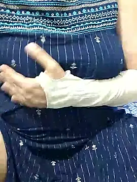 Snapshot of mallupriyapriya chatting on June 20, 8:39 am mallupriyapriya online show from June 20, 8:39 am