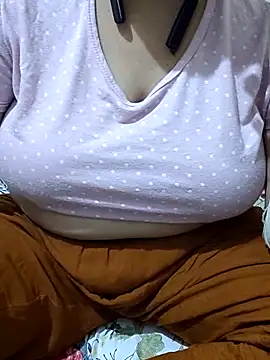 Snapshot of mallupriyapriya chatting on June 22, 5:43 pm mallupriyapriya online show from June 22, 5:43 pm
