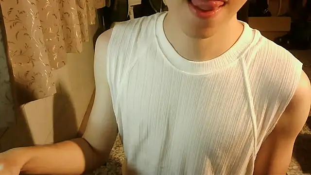 KYU890428 online show from April 16, 5:36 pm