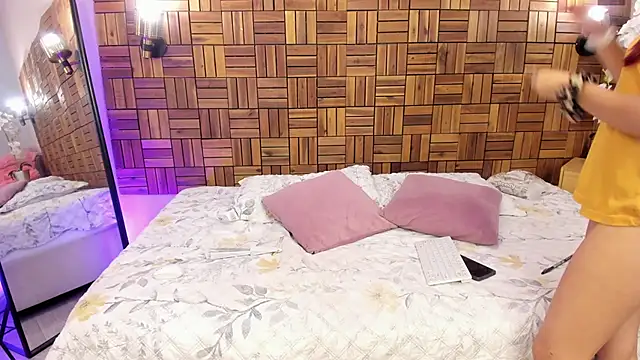 Snapshot of iriis_rosse chatting on February 11, 9:14 pm iriis rosse online show from February 11, 9:14 pm