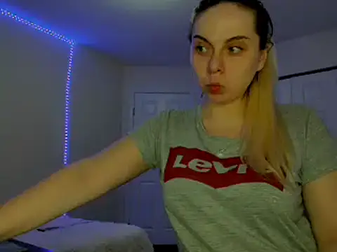 Snapshot of HappyIva chatting on February 27, 9:54 am HappyIva online show from February 27, 9:54 am