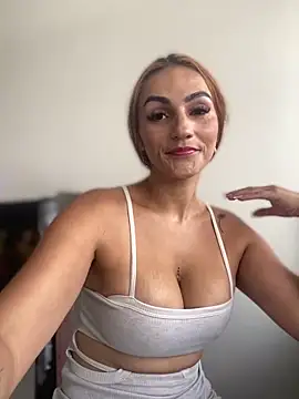 Snapshot of Samantha_bigboobs chatting on January 9, 7:40 pm Samantha bigboobs online show from January 9, 7:40 pm