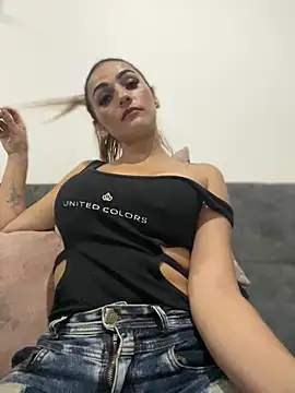 Snapshot of Samantha_bigboobs chatting on February 25, 2:47 am Samantha bigboobs online show from February 25, 2:47 am