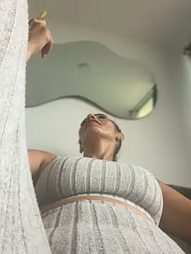 Samantha bigboobs online show from May 31, 6:20 pm