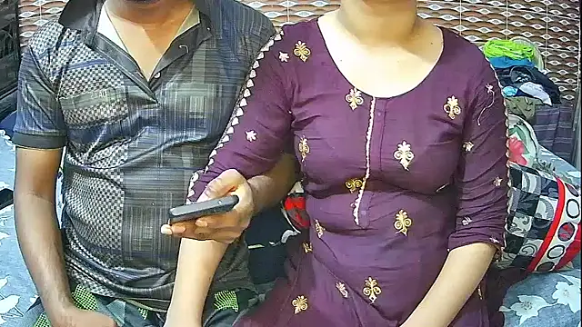 Hot Nila online show from April 11, 3:00 am