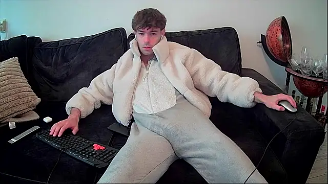 onesieboyx online show from November 21, 9:52 am