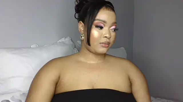 Snapshot of sexytinashe21 chatting on September 19, 10:21 pm sexytinashe21 online show from September 19, 10:21 pm