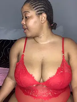 Snapshot of sexytinashe21 chatting on October 18, 6:30 pm sexytinashe21 online show from October 18, 6:30 pm