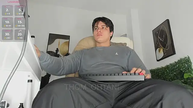 Snapshot of Thom_Ohtani chatting on April 18, 1:59 pm Thom Ohtani online show from April 18, 1:59 pm