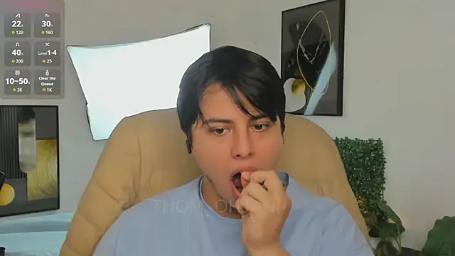 Snapshot of Thom_Ohtani chatting on April 21, 1:42 am Thom Ohtani online show from April 21, 1:42 am