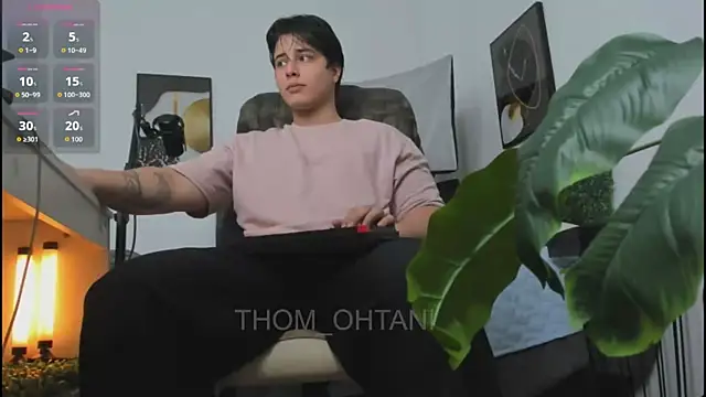 Snapshot of Thom_Ohtani chatting on May 3, 9:43 pm Thom Ohtani online show from May 3, 9:43 pm