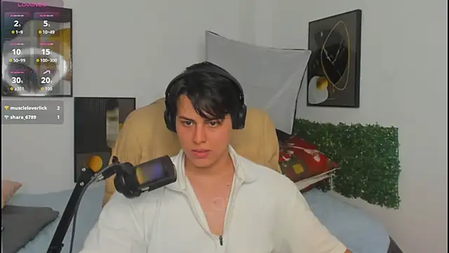 Snapshot of Thom_Ohtani chatting on May 15, 11:45 pm Thom Ohtani online show from May 15, 11:45 pm