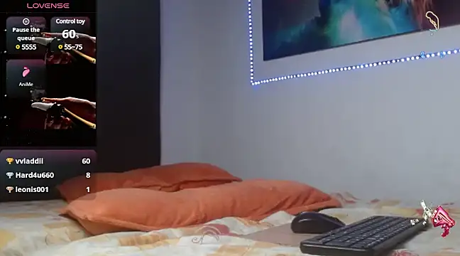 Snapshot of fabyana-queen chatting on January 18, 6:43 pm fabyana-queen online show from January 18, 6:43 pm