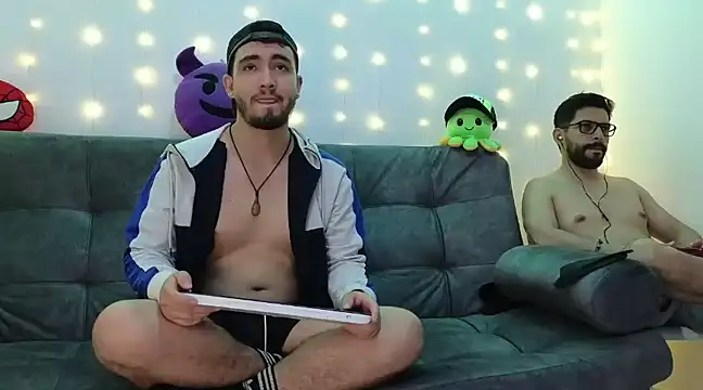 Snapshot of ErickBrant chatting on January 24, 1:45 am ErickBrant online show from January 24, 1:45 am