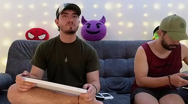 Snapshot of ErickBrant chatting on February 5, 10:01 pm ErickBrant online show from February 5, 10:01 pm