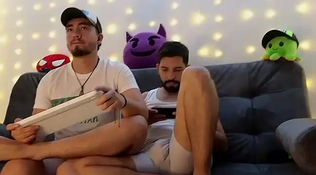 Snapshot of ErickBrant chatting on February 23, 12:41 am ErickBrant online show from February 23, 12:41 am