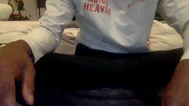 Snapshot of mileshighclub420 chatting on January 4, 6:30 am mileshighclub420 online show from January 4, 6:30 am