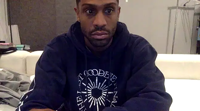 Snapshot of mileshighclub420 chatting on January 6, 8:35 am mileshighclub420 online show from January 6, 8:35 am