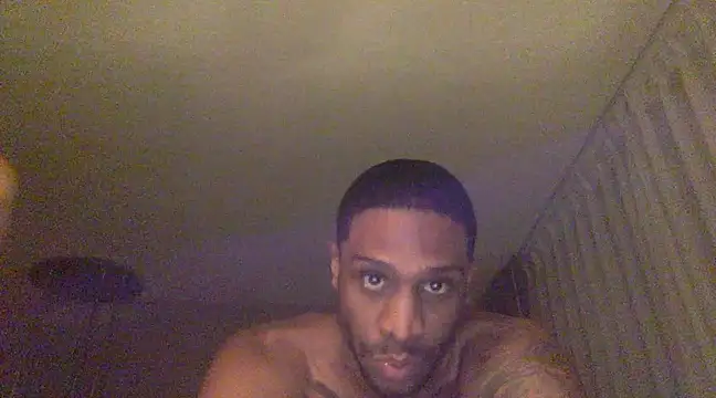 Snapshot of mileshighclub420 chatting on February 24, 5:33 am mileshighclub420 online show from February 24, 5:33 am