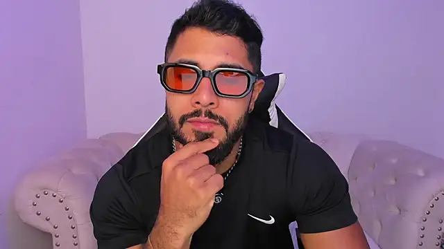 Santiago huntt online show from March 31, 9:26 pm