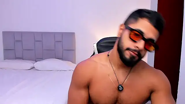 Santiago huntt online show from April 13, 8:14 pm