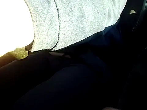 Snapshot of aigledauphin chatting on October 1, 7:36 am aigledauphin online show from October 1, 7:36 am