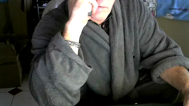 Snapshot of aigledauphin chatting on October 2, 8:21 am aigledauphin online show from October 2, 8:21 am