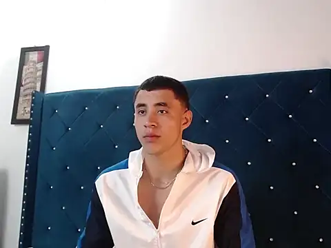 Snapshot of Cris_steban1 chatting on February 11, 10:15 pm Cris steban1 online show from February 11, 10:15 pm