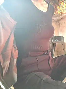 Snapshot of Barbie_183 chatting on January 16, 9:37 am Barbie 183 online show from January 16, 9:37 am