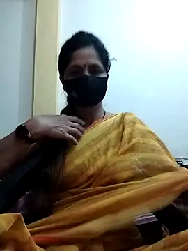 Snapshot of priyancyfun chatting on February 14, 1:13 am priyancyfun online show from February 14, 1:13 am