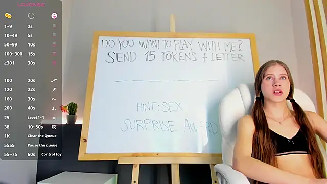 sara  jones gh online show from February 19, 10:42 pm