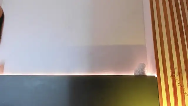 sara  jones gh online show from March 18, 8:15 pm