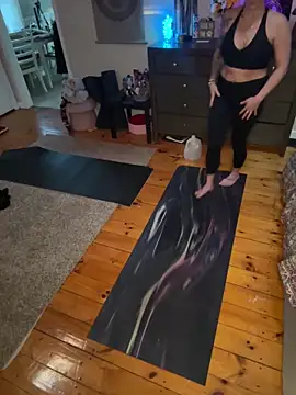 Snapshot of kittiekatieyogi chatting on February 17, 9:52 pm kittiekatieyogi online show from February 17, 9:52 pm