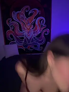 laylamaee online show from April 18, 2:26 am