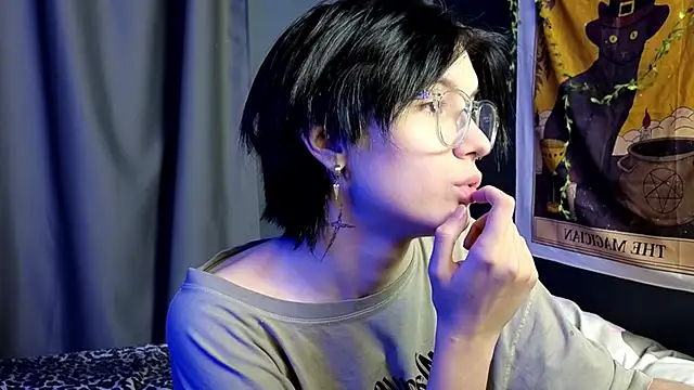 Snapshot of Hyeon_Jin chatting on February 2, 8:41 pm Hyeon Jin online show from February 2, 8:41 pm