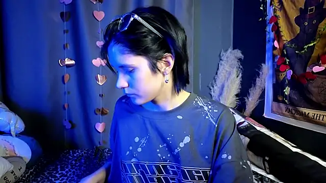 Snapshot of Hyeon_Jin chatting on February 23, 8:55 pm Hyeon Jin online show from February 23, 8:55 pm