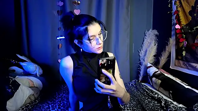 Snapshot of Hyeon_Jin chatting on February 24, 12:30 am Hyeon Jin online show from February 24, 12:30 am