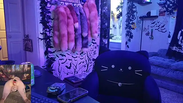 trashbrat online show from February 12, 1:33 am