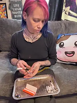 trashbrat online show from April 5, 10:51 pm