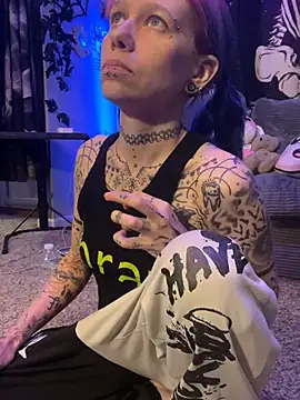 trashbrat online show from April 9, 6:19 am